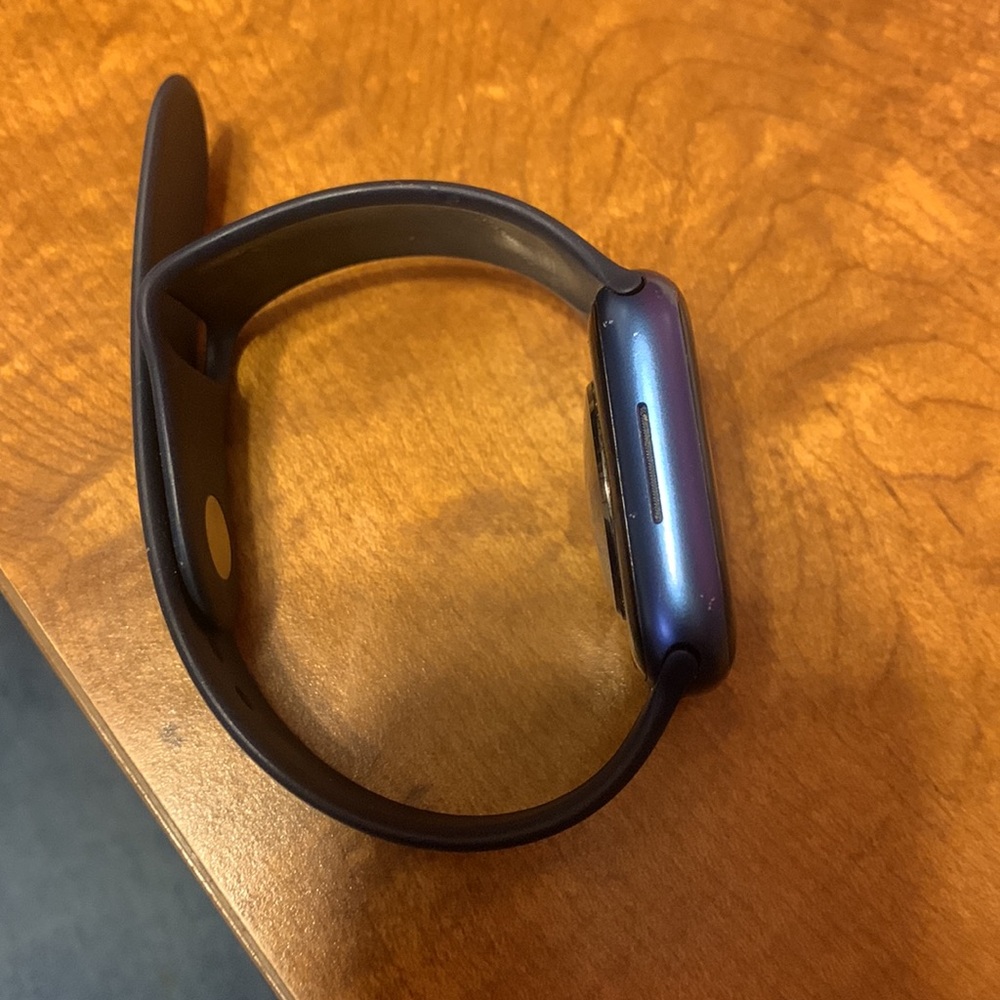 Apple Watch - Picture 2 of 4